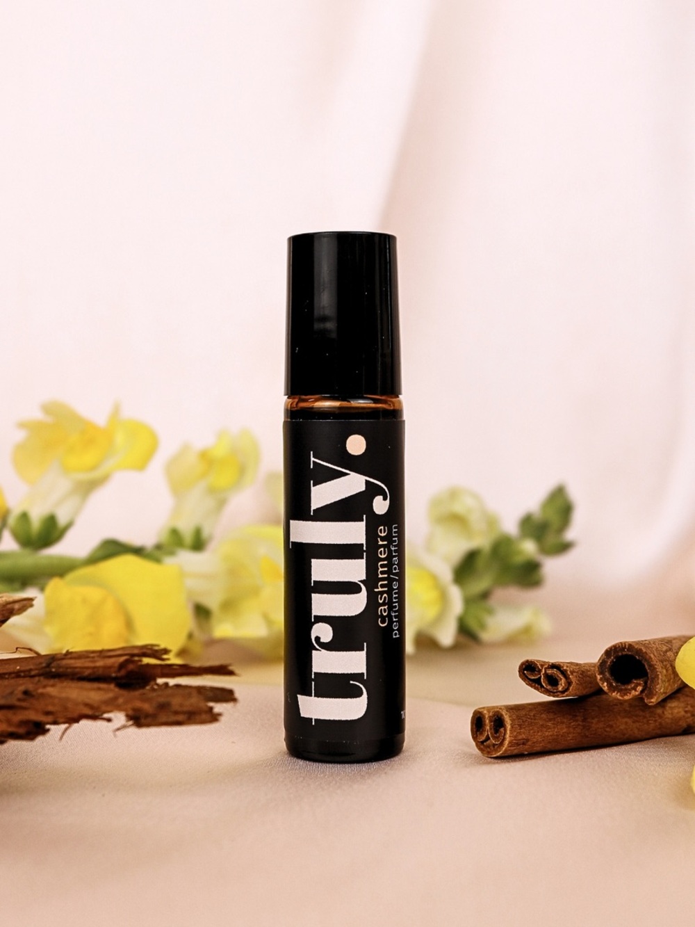 TRULY LIFESTYLE BRAND - Cashmere Roll On Fragrance